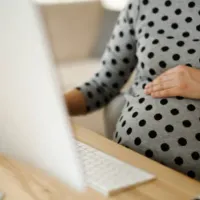 ¿Cuál es el bono de más de $20 mil mensuales para embarazadas?