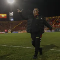 Ronald Fuentes saca la metralleta y le pega nuevamente al arbitraje