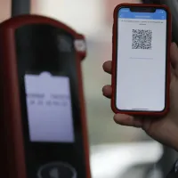 ¿Cómo usar el pago del transporte público con código QR en el celular?