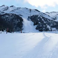 Rescatan a tres personas de avalancha en Chillán