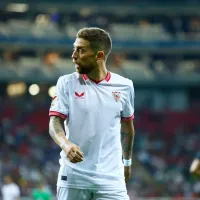 Echan al Papu Gómez del Sevilla a horas del cierre de mercado