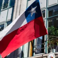 ¿Cómo evitar multas al poner la bandera chilena en Fiestas Patrias?