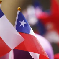 ¿Es obligatorio? Así debes poner la bandera chilena en fiestas patrias