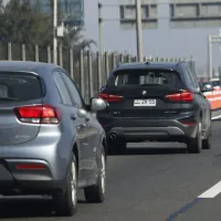 ¿Cuál es el plazo para grabar la patente en los vidrios y espejos de los autos?