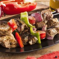 ¿Cuáles son los mejores cortes de carne para hacer anticuchos?