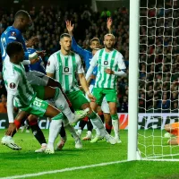 La notable atajada de Bravo que terminó en gol contra el Betis