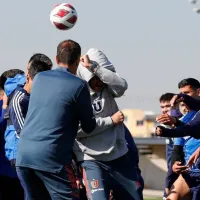 Jugadores de la U celebran a Pellegrino con camotera