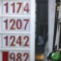 ¿Suben o bajan? Conoce qué pasará con el precio de los combustibles en Chile