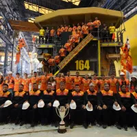 Cobreloa celebra su ascenso a Primera en la mina de Chuquicamata