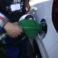 ¿Qué factores se consideran para establecer el precio de la bencina en Chile?