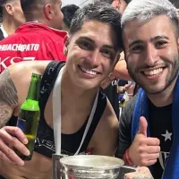 También con su medalla: la celebración del barbero de Huachipato