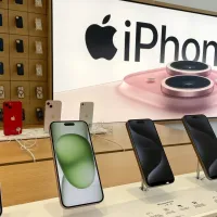 Últimos días para las compras navideñas: Estos son los precios del iPhone 15 en Chile