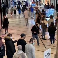 ¿A qué hora cierran los mall hoy en Santiago? Revisa los horarios del viernes 22 de diciembre
