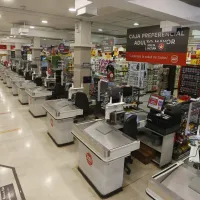 ¿A qué hora cierran los supermercados hoy 23 de diciembre? Horarios del comercio en Chile