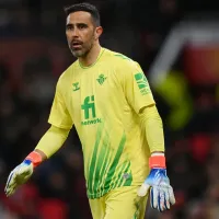 Claudio Bravo y su futuro: En España le pasan la pelota por continuidad en Betis