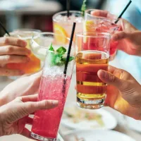 Recetas de tragos para Año Nuevo: Gin Tonic, Pisco Sour, Tequila Sunrise, Tom Collins y Ramazzotti