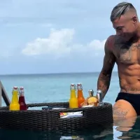 A la espera de definir su futuro en el fútbol: las paradisíacas vacaciones de Eduardo Vargas