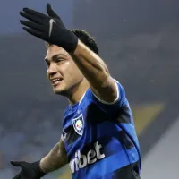 Huachipato festeja a Gonzalo Montes tras ser elegido como el mejor del torneo por El País