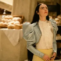 ¿Cuándo se estrena en Chile? Así es Poor Things, la cinta por la que Emma Stone se llevo el Globo de Oro
