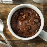 Receta de brownie en taza con chocolates y nueces: Preparación fácil paso a paso