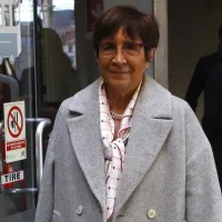 No lo aceptó: Carmen Hertz devolvió collar Swarovski que le regaló Cathy Barriga
