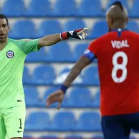 \&#039;Cuando volvai vos, po\&#039;: la respuesta de Claudio Bravo a Arturo Vidal que ilusiona a los colocolinos