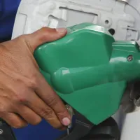 ¿Sube o baja la bencina? Conoce qué pasará con el precio de los combustibles en Chile