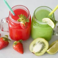 Recetas de batidos rápidos para refrescarte este verano: Frutos rojos, melón y granada