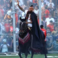 ¡Con caballo, capa y corona de Rey! Vidal y su particular vuelta olímpica en el Monumental