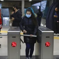 ¿Cuál es el nuevo precio en buses y Metro Santiago? Pasaje vivió primer alza del 2024