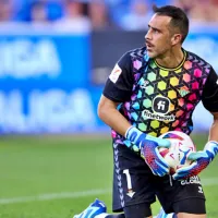 ¡Alarma en la Roja! Claudio Bravo se ausenta del entrenamiento del Betis