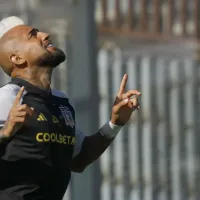 Dedos veloces: Arturo Vidal no se demora nada en responderle a quienes lo tildan de \&#039;mufa\&#039;