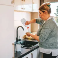 Conoce los beneficios que entrega el Programa Mujeres Jefas de Hogar en Chile