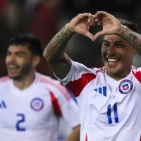Con romántica postal: La íntima celebración de Eduardo Vargas en su retorno goleador en la Roja