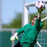 Pellegrini le dará el arco a Claudio Bravo para salvar la temporada del Betis