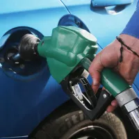 ¿Subirá el valor de la bencina? Conoce cuándo cambia el precio de los combustibles en Chile