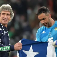 Manuel Pellegrini da pistas del futuro de Claudio Bravo en Real Betis: 'Él verá dónde sigue'