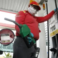 ¡Sube la bencina! ENAP informó este miércoles una nueva alza en el precio de los combustibles
