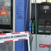 Ministros anuncian próxima disminución en el precio de las bencinas: ¿Cuándo bajan?
