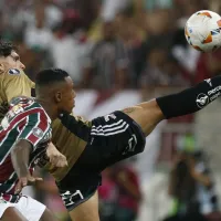 El enredo que tiene Jorge Almirón en Colo Colo ante la carencia de volantes para jugar con Fluminense