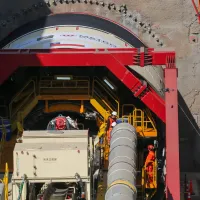 Casi del porte de la Torre Entel: La gran excavadora que comenzó a trabajar en la Línea 7