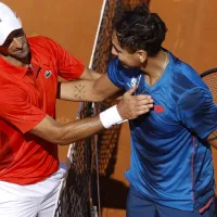 Novak Djokovic se luce con un ceacheí tras ser humillado por Alejandro Tabilo