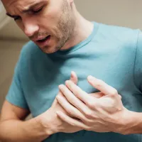 ¿Cuáles son los síntomas de un infarto o paro cardiaco? Atención con las señales de alerta