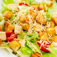 Receta de ensalada César: Un almuerzo saludable con proteína, fácil y rápido