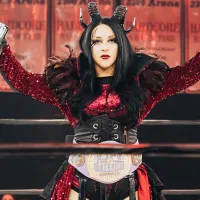 Stephanie Vaquer llega a AEW y desafía a ex WWE que responde con chilenismo