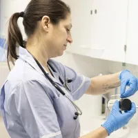 Ofrecen cargo de enfermero en Hospital del Salvador: Requisitos y detalles del empleo