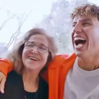 El tierno último regaloneo de Lichnovsky con su mamá antes de irse a la Copa América: “Te tiene que ir bien”