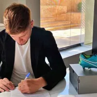 ¡Atención albos! Leonardo Gil publica orgullosa renovación de contrato en su Instagram