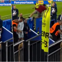 ¡Insólito y peligroso! Hincha volador se lanzó de las alturas y casi cae encima de Cristiano Ronaldo