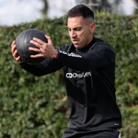 El primer día de Javier Correa en Colo Colo: dolor \&#039;de panza\&#039; y una camotera de bienvenida